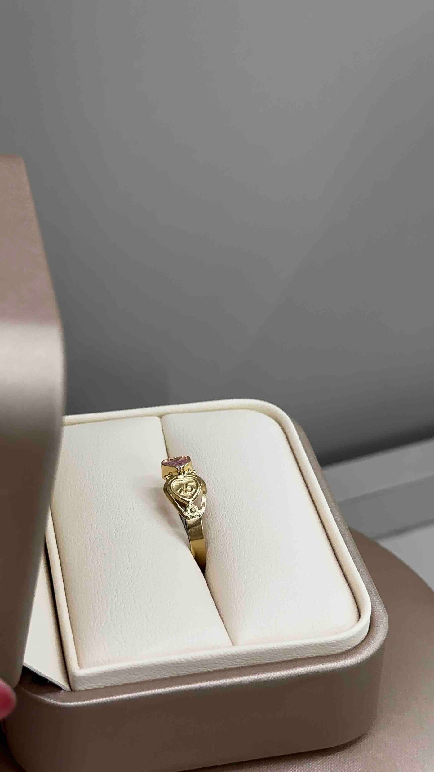 ANILLO 15 AÑOS CORAZÓN ROSADO