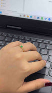 ANILLO SOLITARIO CON ESMERALDA