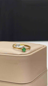 ANILLO SOLITARIO CON ESMERALDA
