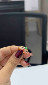 ANILLO SOLITARIO CON ESMERALDA