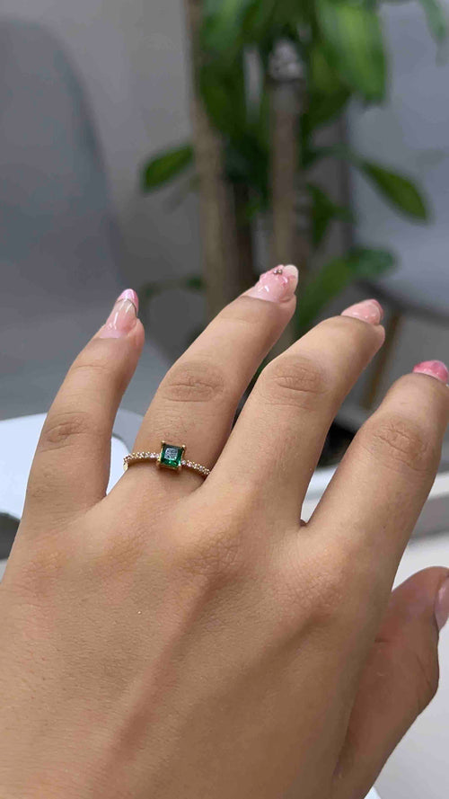 Anillo cuadrado circón Verde