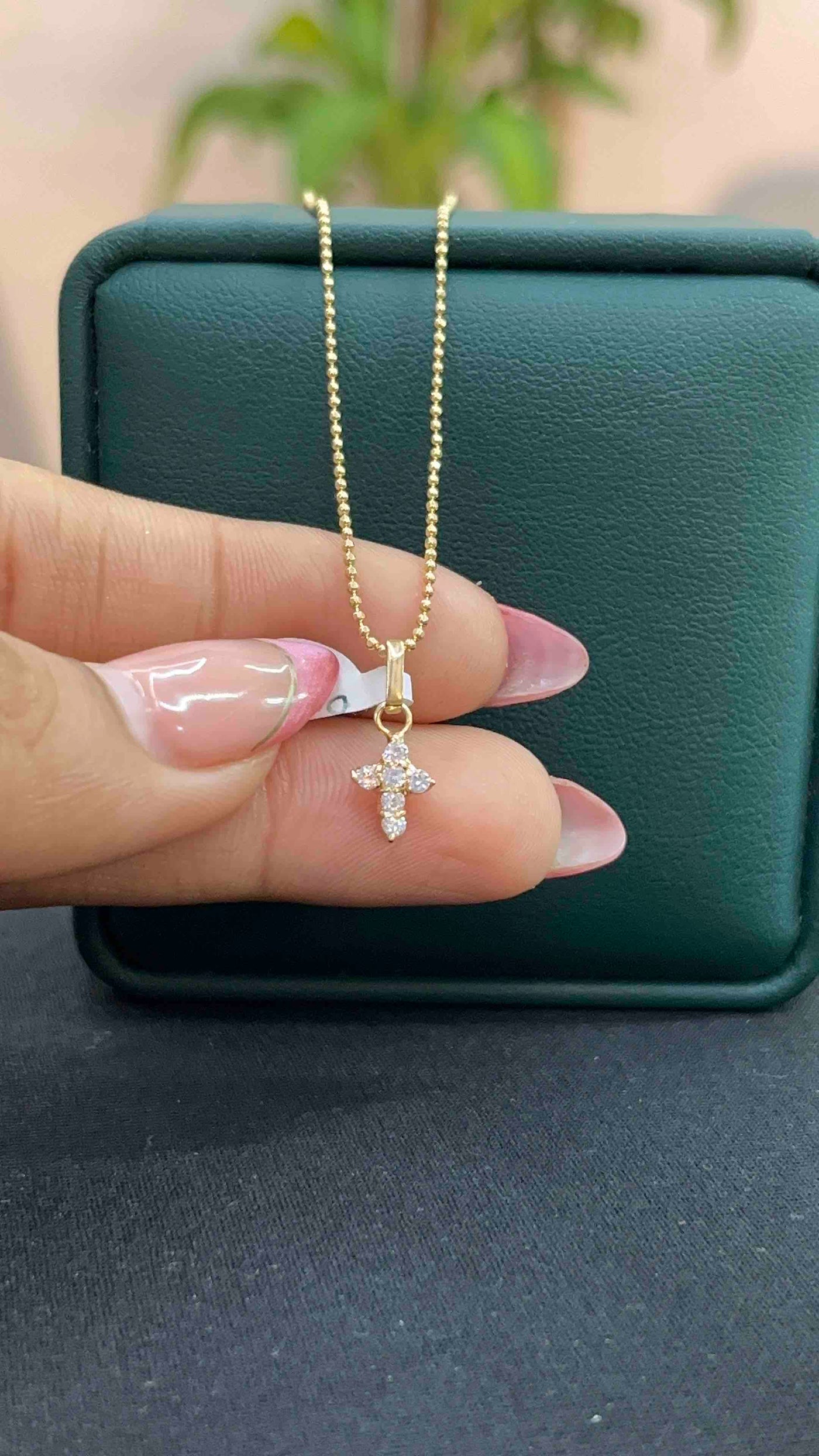 DIJE CURZ ZIRCON BL ORO AM 18K