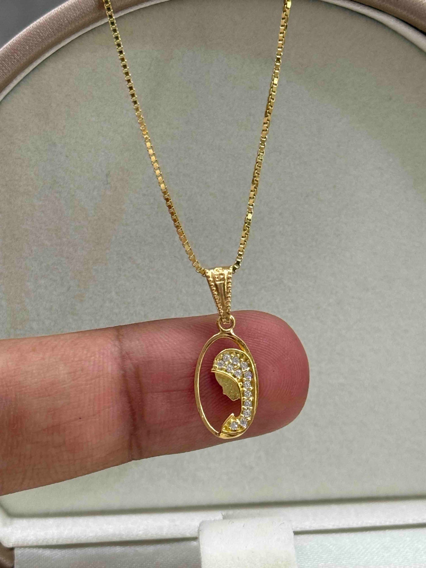 DIJE VIRGEN MILAGROSA ZIRCON BL ORO AM 18K