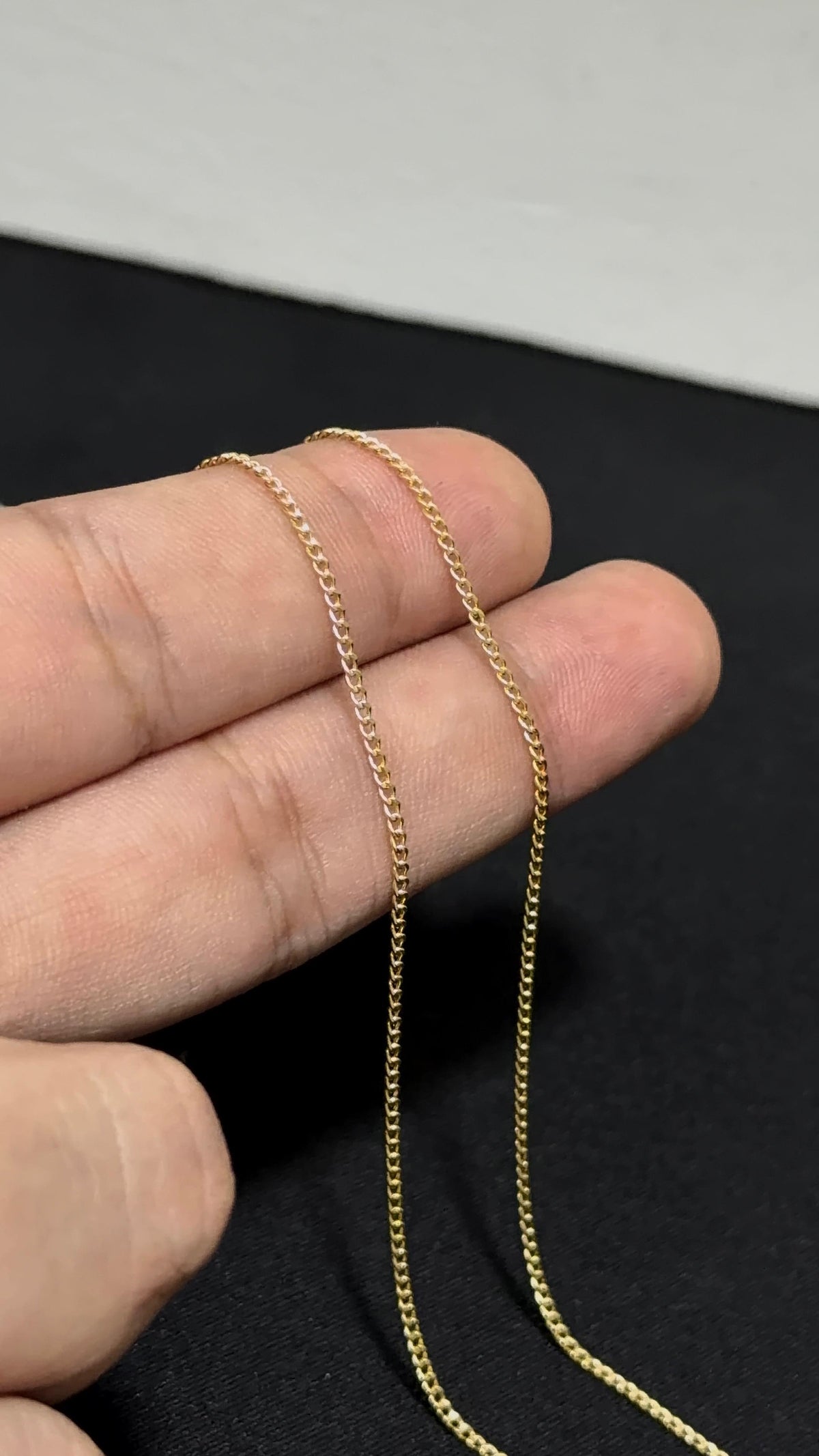 CADENA ESCALERA MINI CUBANA/ 2,0gr/ 1.45mm/ 60cm/ Oro Italiano 18k