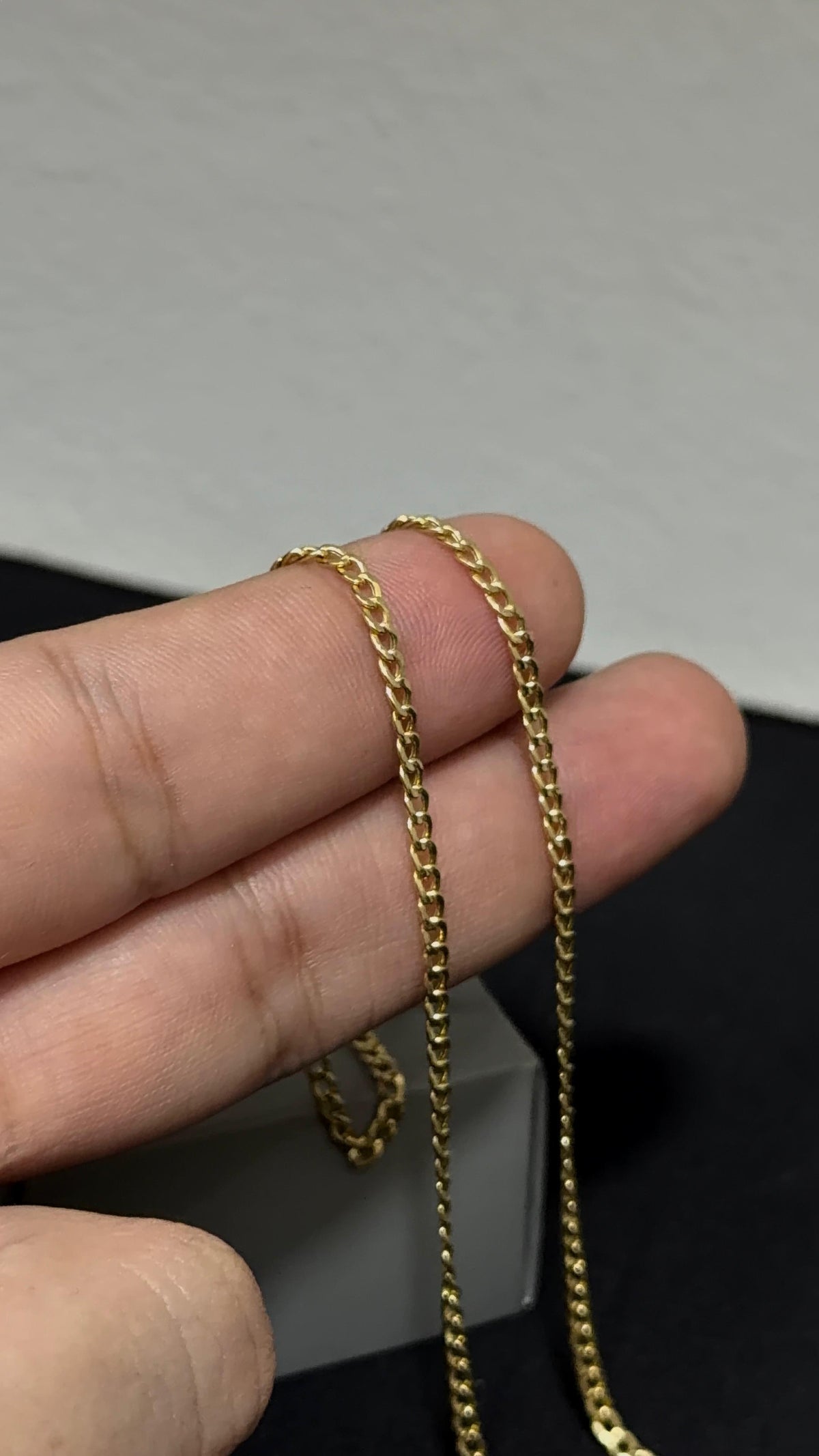 CADENA CUBANA/ 2,8gr/ 2.4mm/ 60cm/ Oro Italiano 18k